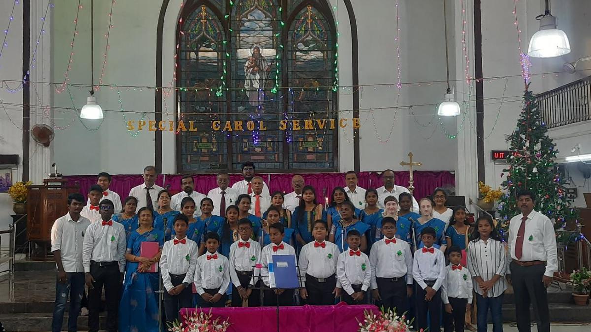 Webb choir kindles the Christmas spirit with carols