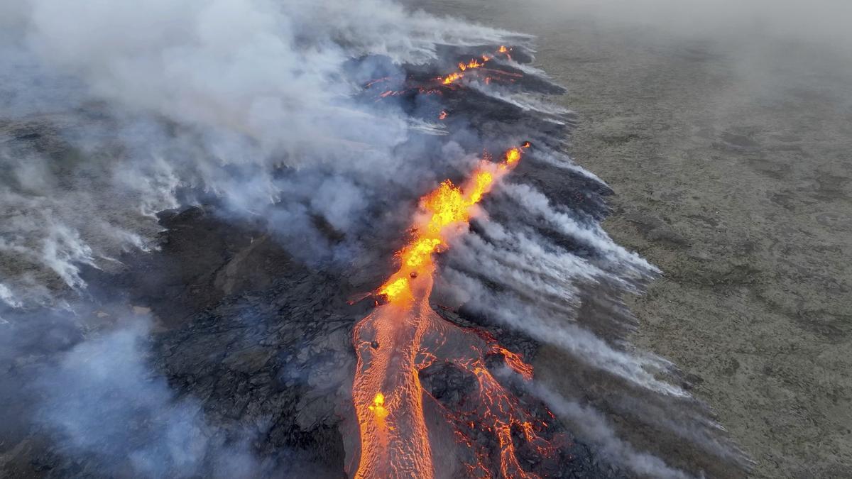 Volcano begins erupting in an uninhabited valley in southwest Iceland ...
