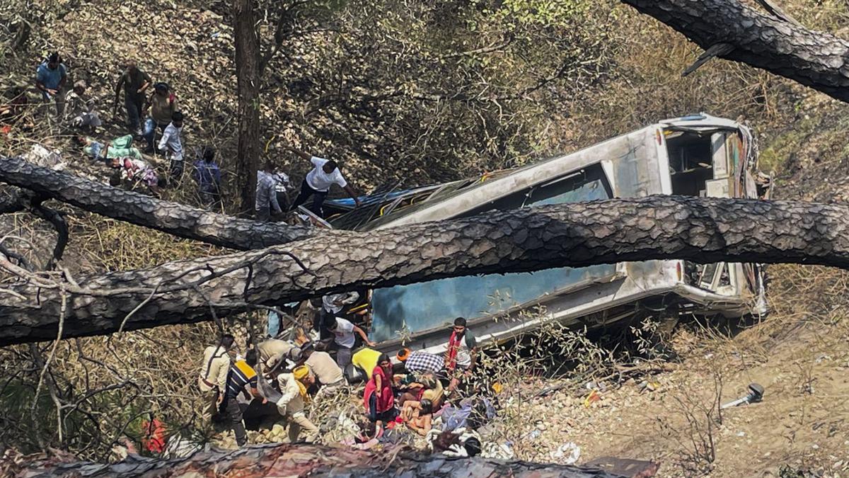 Jammu and Kashmir bus accident: 21 killed, over 40 injured