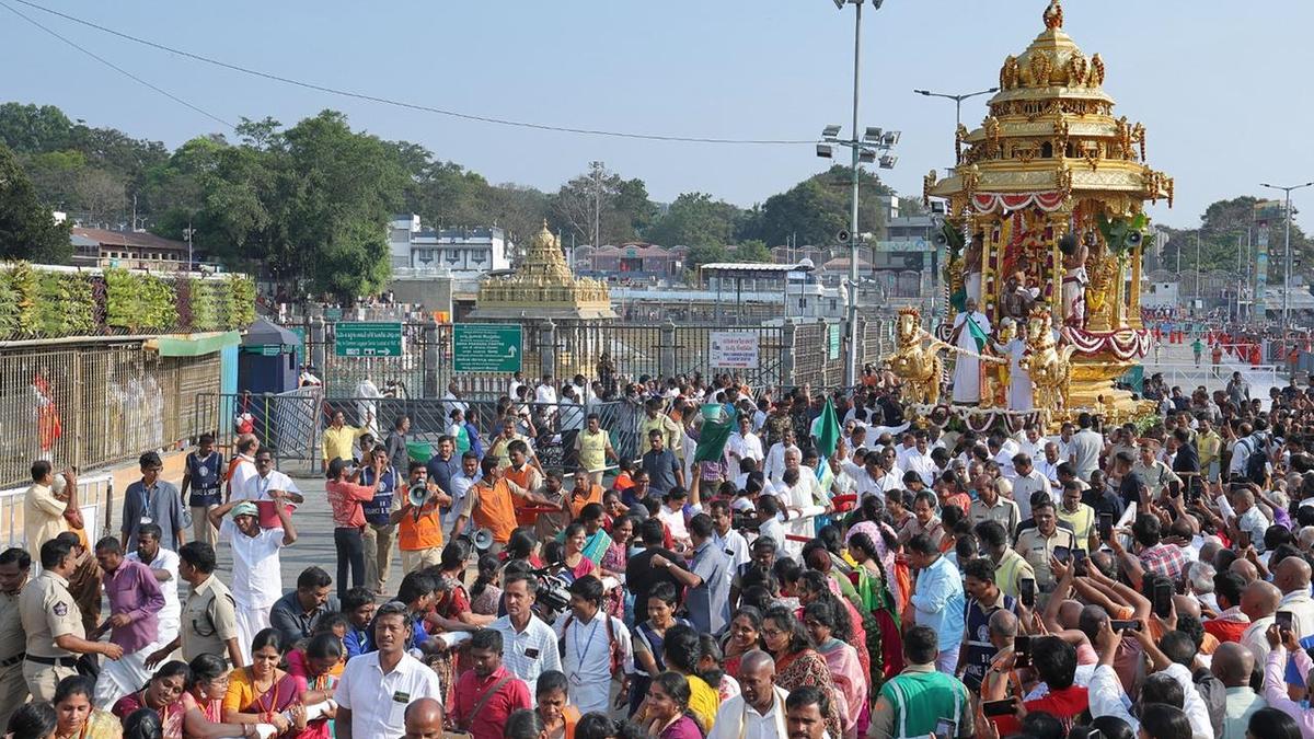 Splendour marks the procession of golden chariot