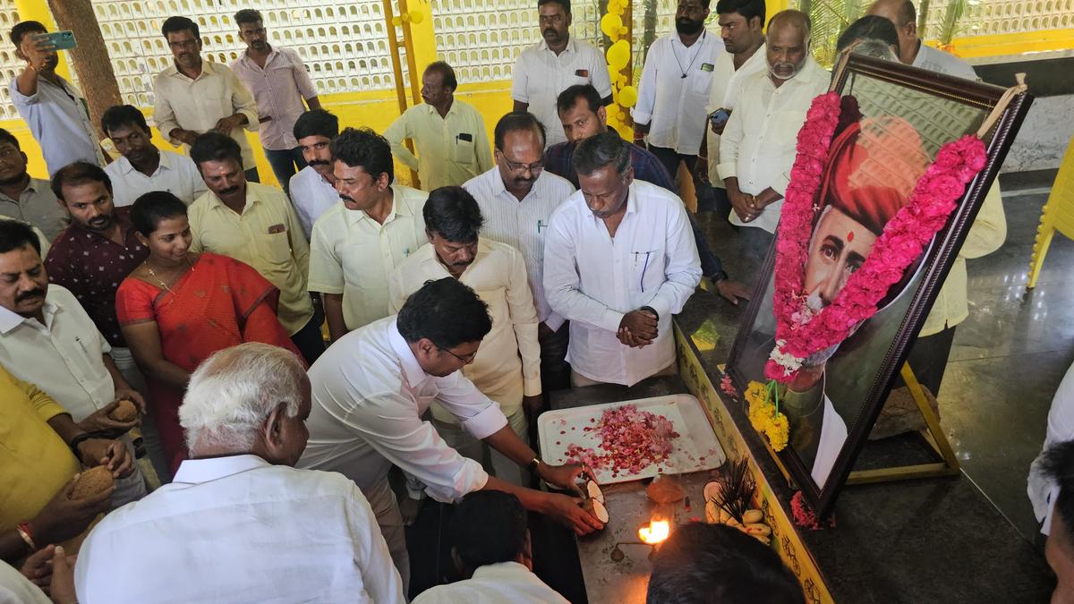 TDP cadres in Chittoor pay homage to Jyitirao Phule