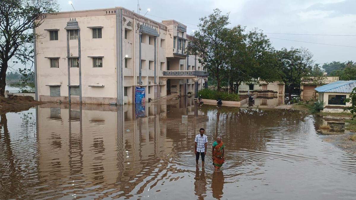 Heavy rain lashes Salem and Namakkal districts for second day