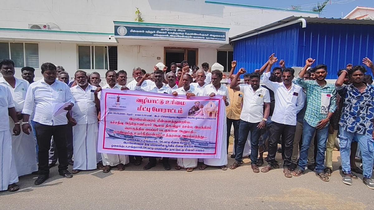 Traditional fishermen want fiberglass boats to be allowed for attending festival at Katchatheevu