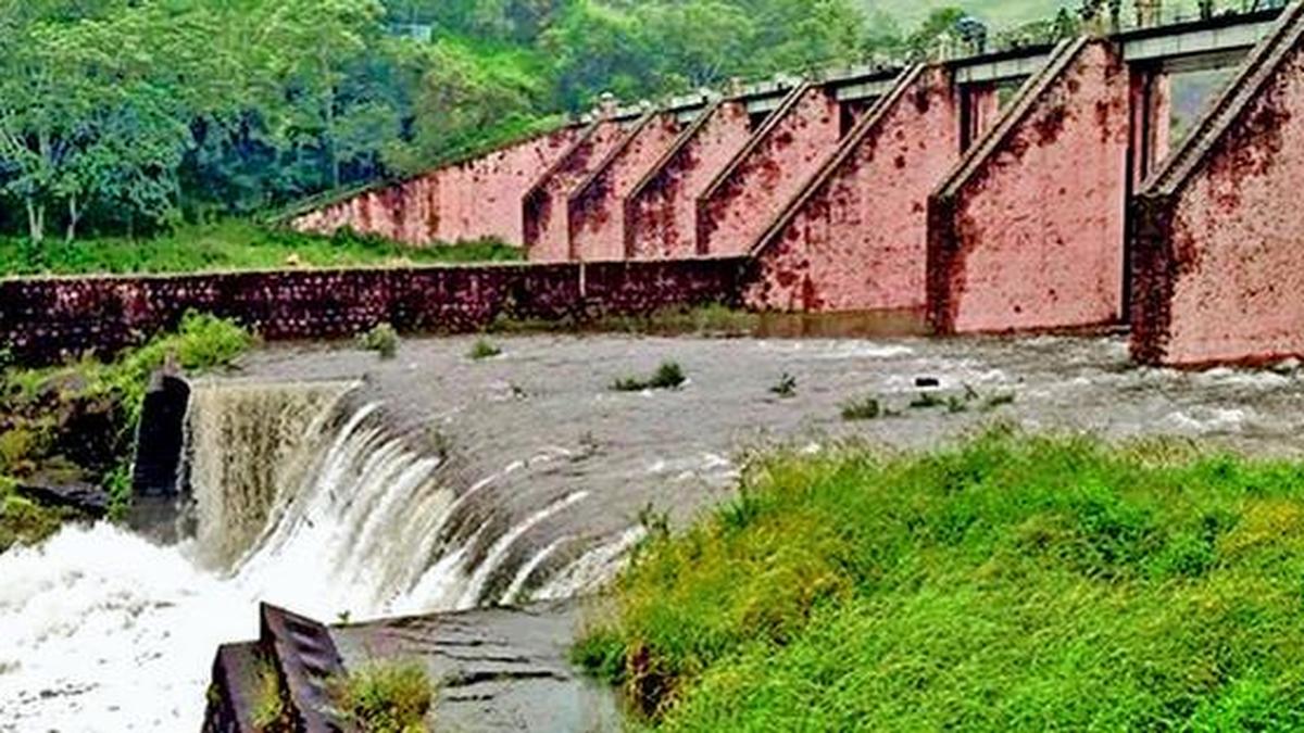 Water level in Mullaperiyar dam stands at 137.85 feet