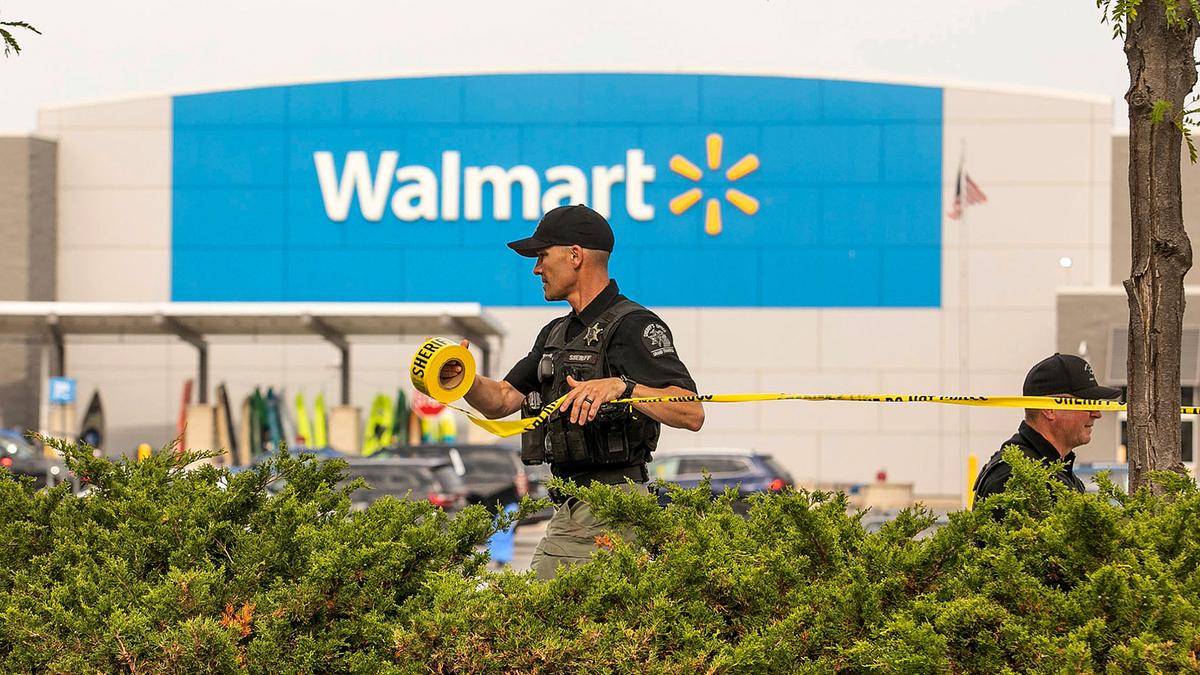 https://th-i.thgim.com/public/incoming/i5ytvx/article69860864.ece/alternates/LANDSCAPE_1200/Michigan_Walmart_Stabbing_45637.jpg