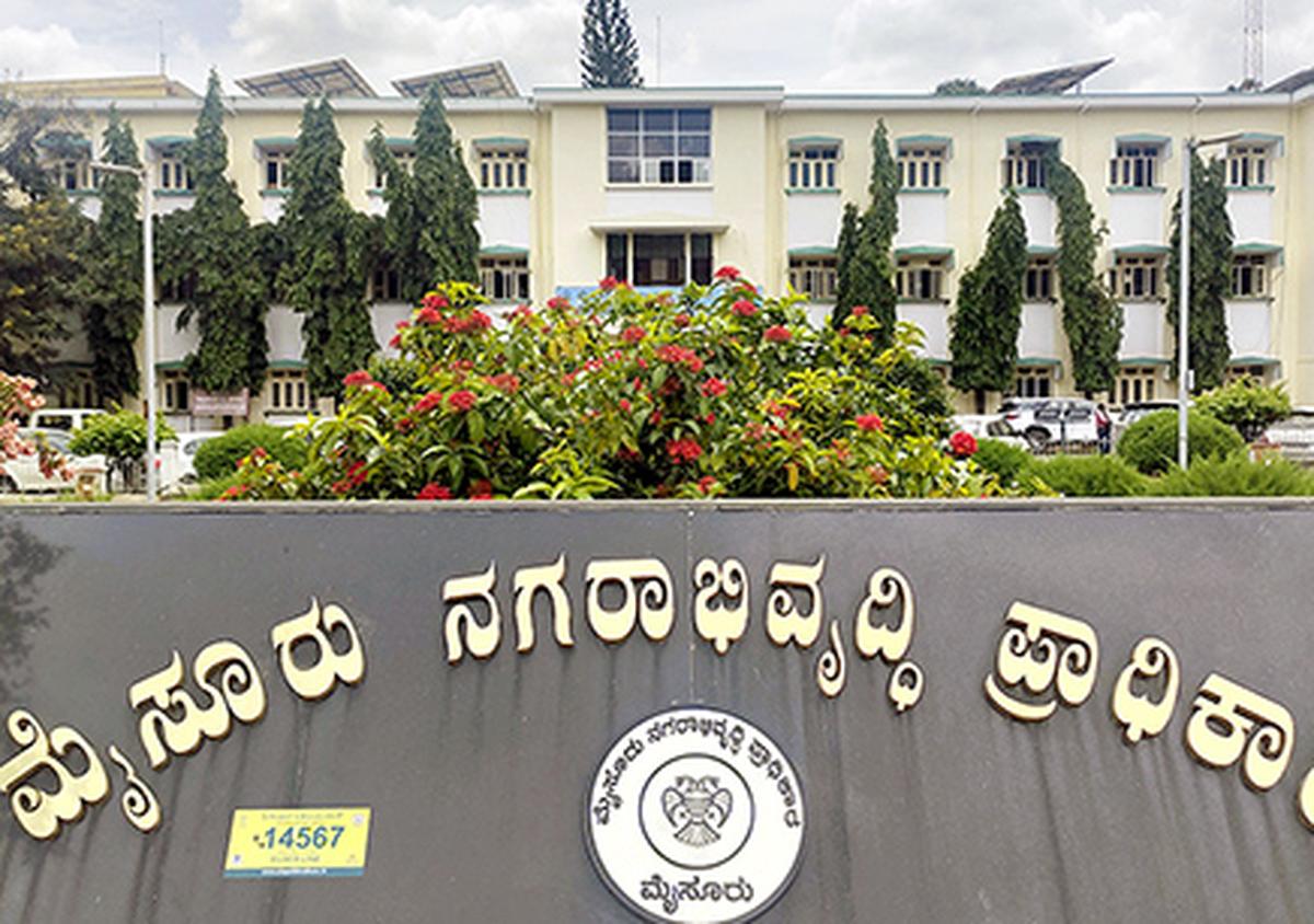 MUDA case: Desai panel gives clean chit to Siddaramaiah's family - The Hindu