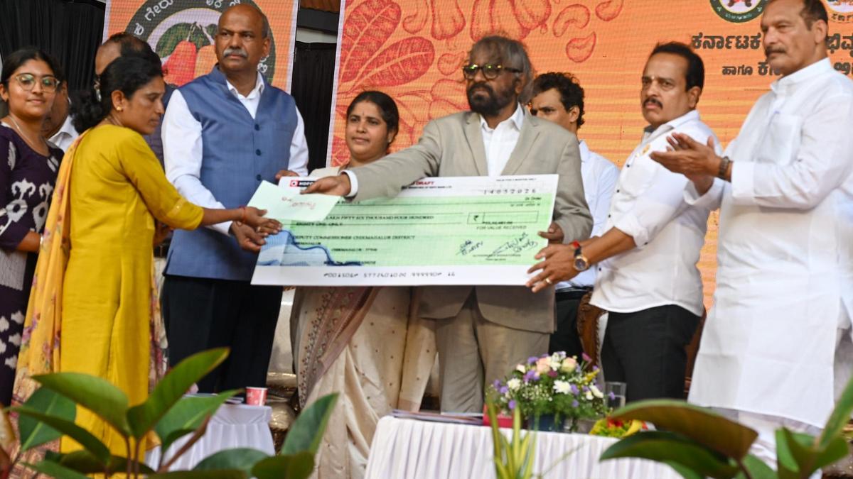 Khandre distributes ₹2.09 cr. to five families for relocating from KNP area