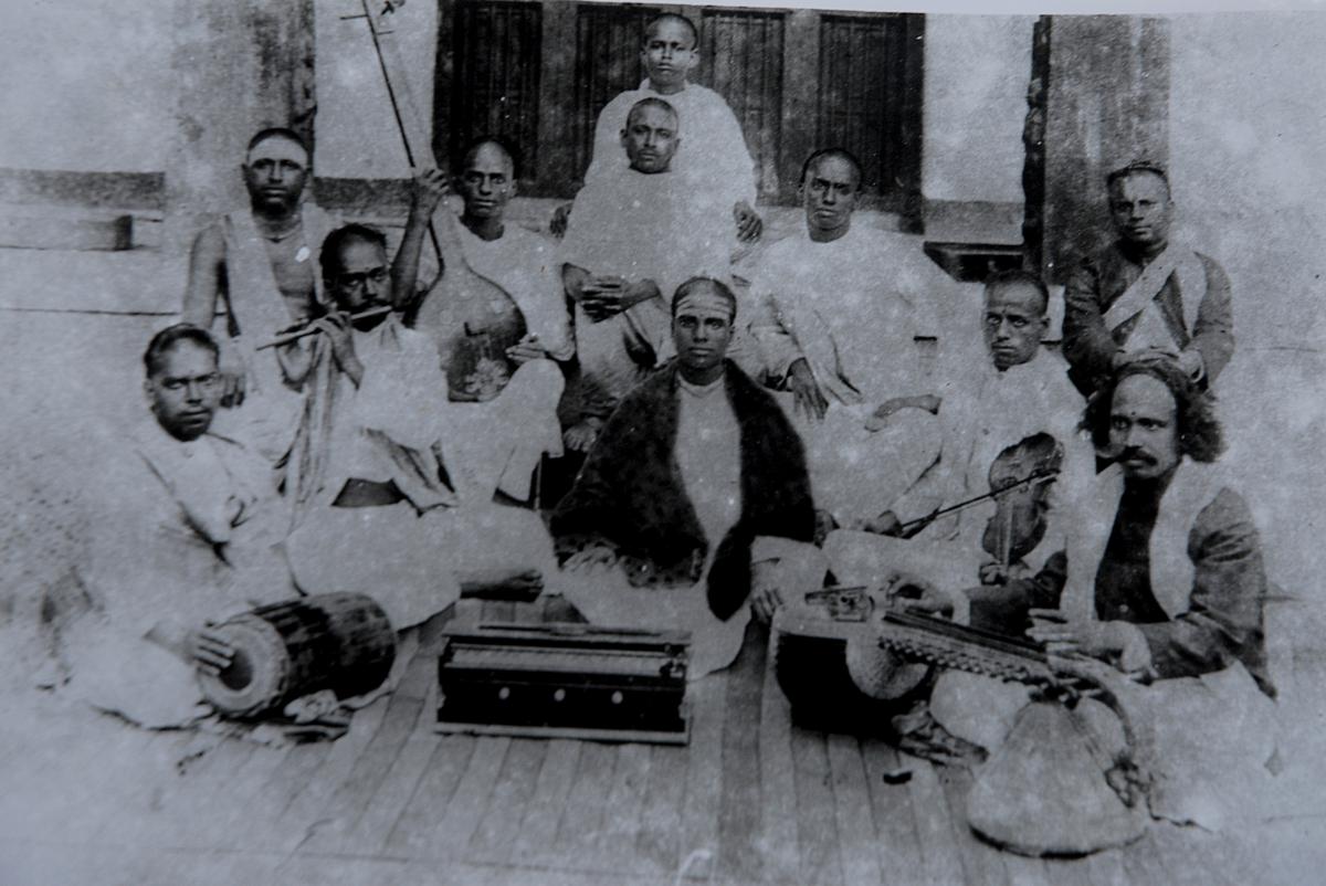 Late Madurai Pushpavanam Iyer, Sakharama Rao,  Kumbakonam Azhagiya Nambia Pillai, Thirukodikaval Ramasamy Iyer are seen in a picture.