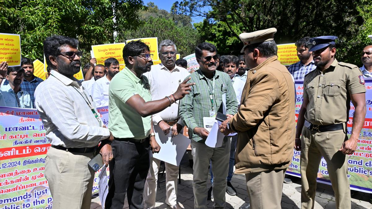 Civil engineers, architects stage protest in Udhagamandalam