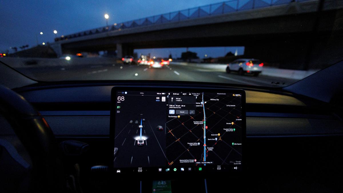 Tesla allows no-hands driving with Autopilot for longer, but U.S. regulators have questions