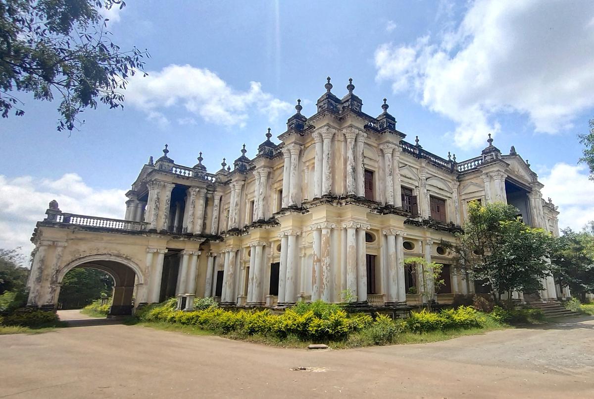 The Jayalakshmi Vilas Mansion in the campus of the University of Mysore.