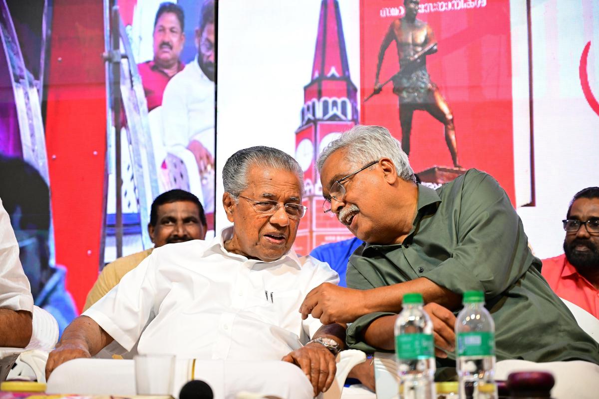 Chief Minister Pinarayi Vijayan and CPI State secretary Binoy Viswam during the 79th commemoration of Punnapra- Vayalar uprising at Vayalar in Alappuzha on Monday.