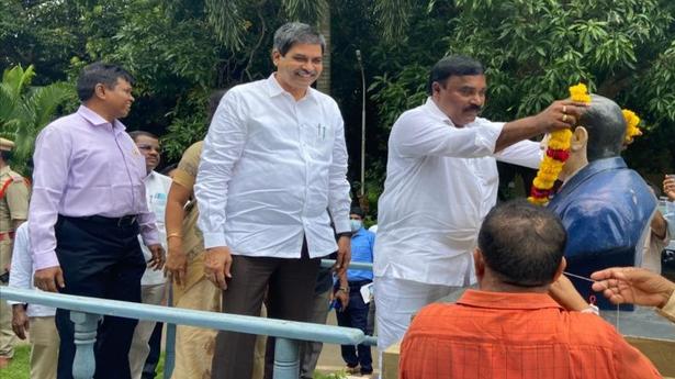 Study implementation of welfare schemes in Andhra Pradesh, Minister urges academicians