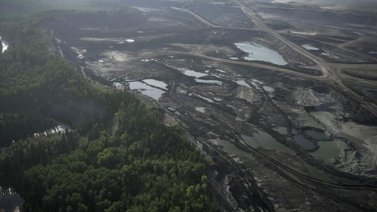 How can Canada be a major oil nation and fight climate change?