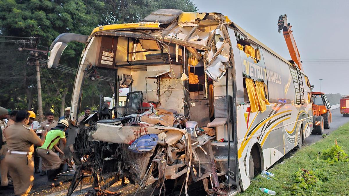 Two killed, 20 injured as bus hits truck in Ulundurpet on Chennai-Tiruchi national highway