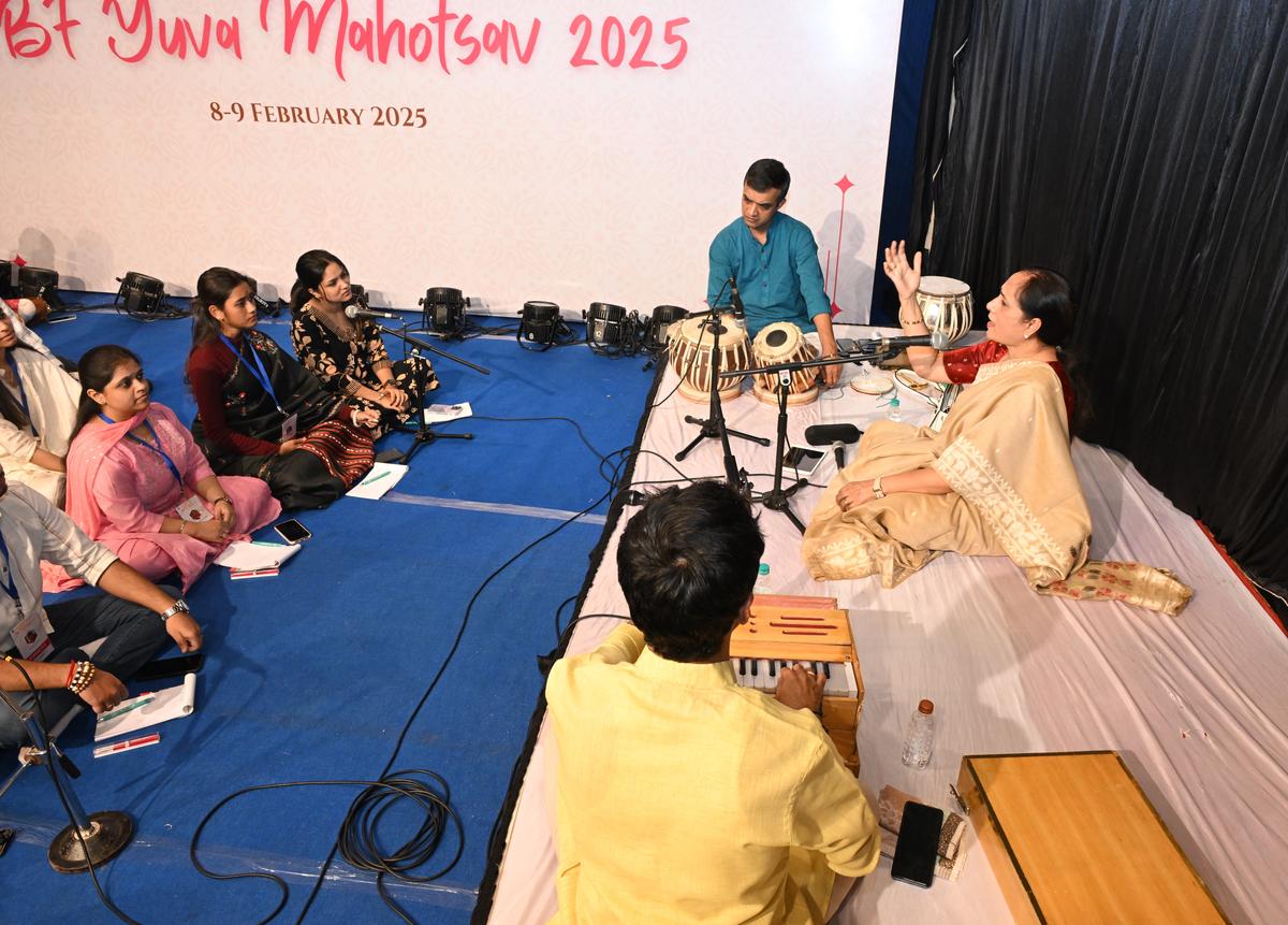 Vidushi Poornima Bhat Kulkarni during a Master class session on the occasion of Yuva Mahotsav -2025 organised by Sangeet Bharati Foundation at Don Bosco Hall. 
