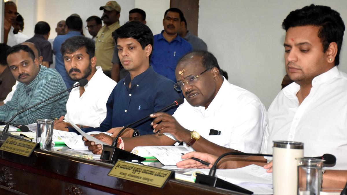 100% target for Central schemes, no harassment of loan applicants, directs Union Minister