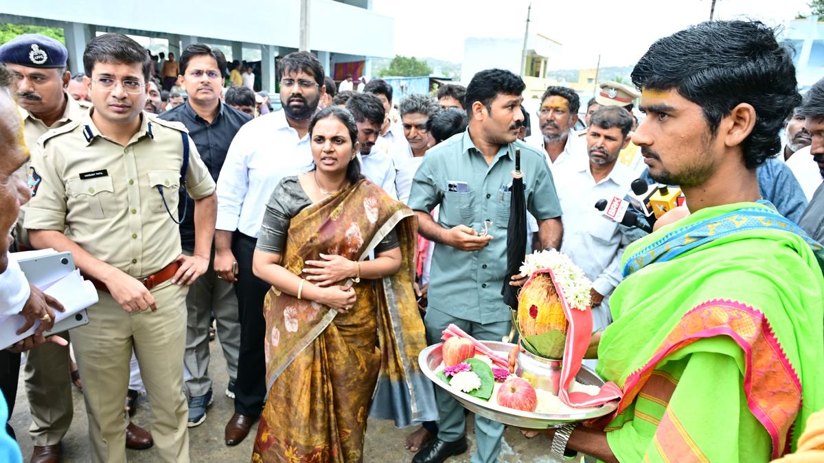 Collector, SP review arrangements for ‘Banni festival’ in Kurnool