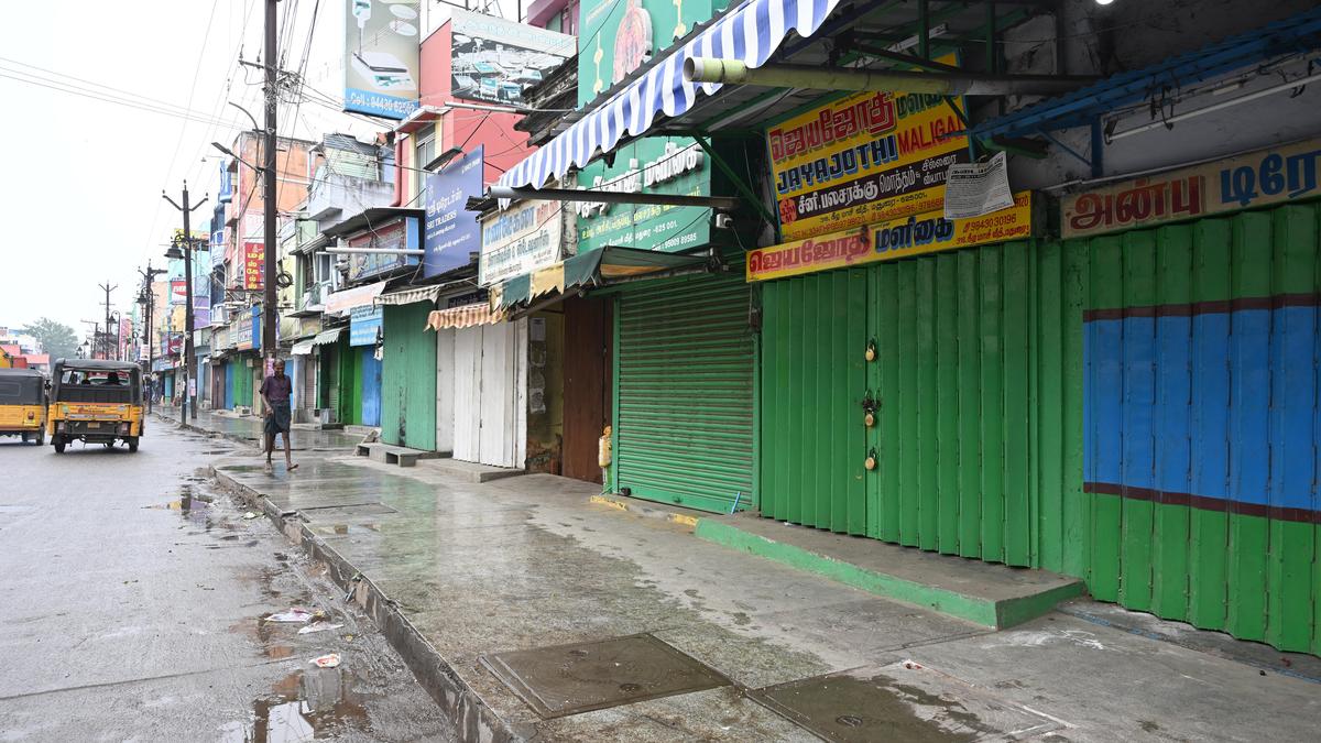 Traders down shutters demanding rollback of 18% GST for rent paid to
buildings, commercial establishments