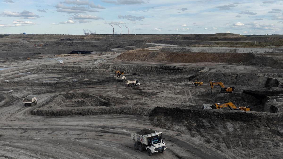 Eight dead, dozens trapped in China coal mine accident