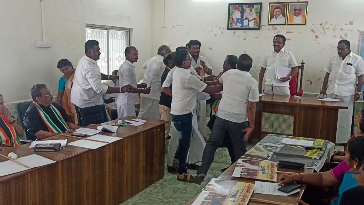 Scuffle breaks-out in Tenkasi municipality council meeting
