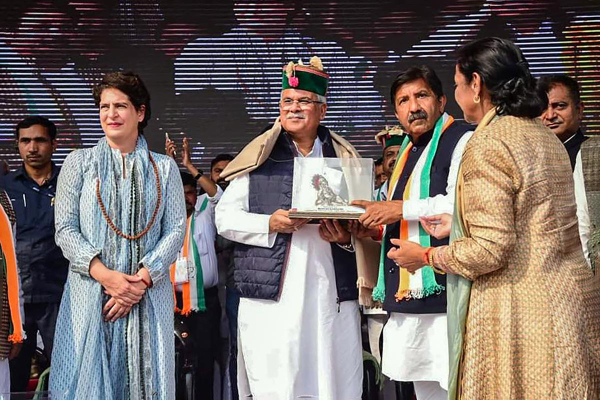 Himachal Pradesh Assembly polls | Probably forgot to fill fuel: Priyanka takes dig at BJP's 'double engine' pitch, calls for change in State