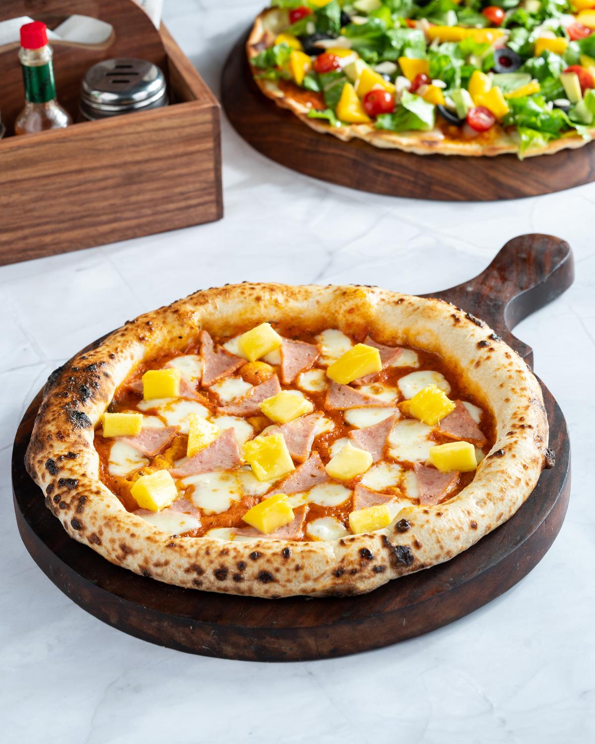 Mango and ham pizza