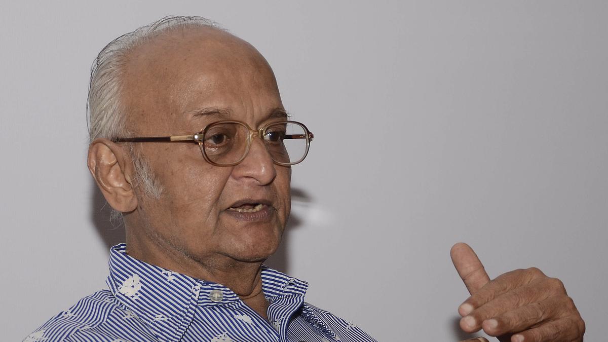 Actors, film producers and journalists pay rich tributes to writer, film critic Randor Guy