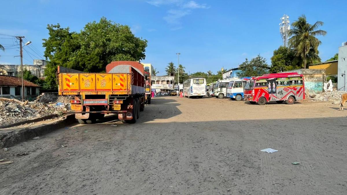 Nagore bus stand in poor shape