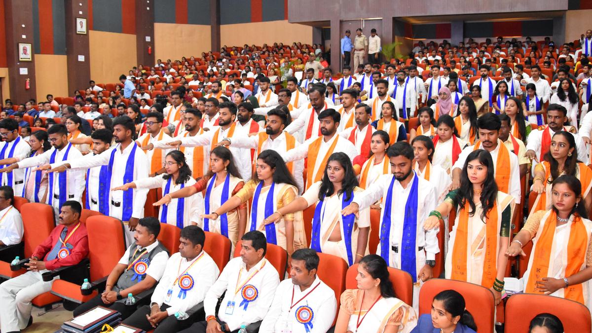Minister urges Karnataka Veterinary, Animal and Fisheries Sciences University graduates to participate in rural development