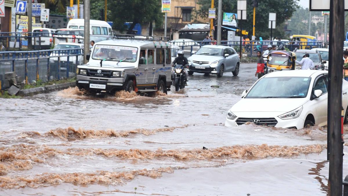Heavy rain leaves several roads in Dharwad inundated
