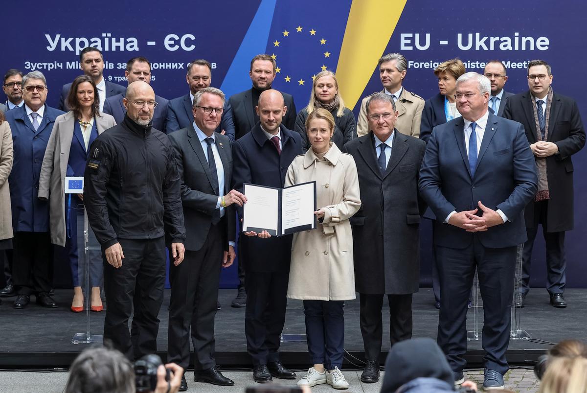 European Union High Representative for Foreign Affairs and Security Policy Kaja Kallas, Ukrainian Prime Minister Denys Shmyhal, Ukraine’s Minister of Foreign Affairs Andrii Sybiha and France’s Minister for Europe and Foreign Affairs Jean-Noel Barrot pose for a picture after a signing ceremony during Ukraine-EU meeting, amid Russia’s attack on Ukraine, in Lviv, Ukraine on May 9, 2025. 