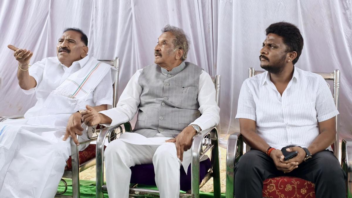 Energy Minister inspects solar park at Arasikere