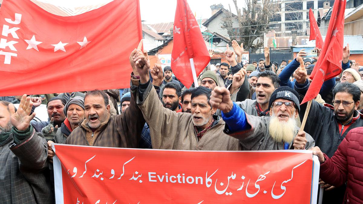 Ghulam Nabi Azad meets Amit Shah as protests intensify in J&K over eviction of locals from ‘State’ land