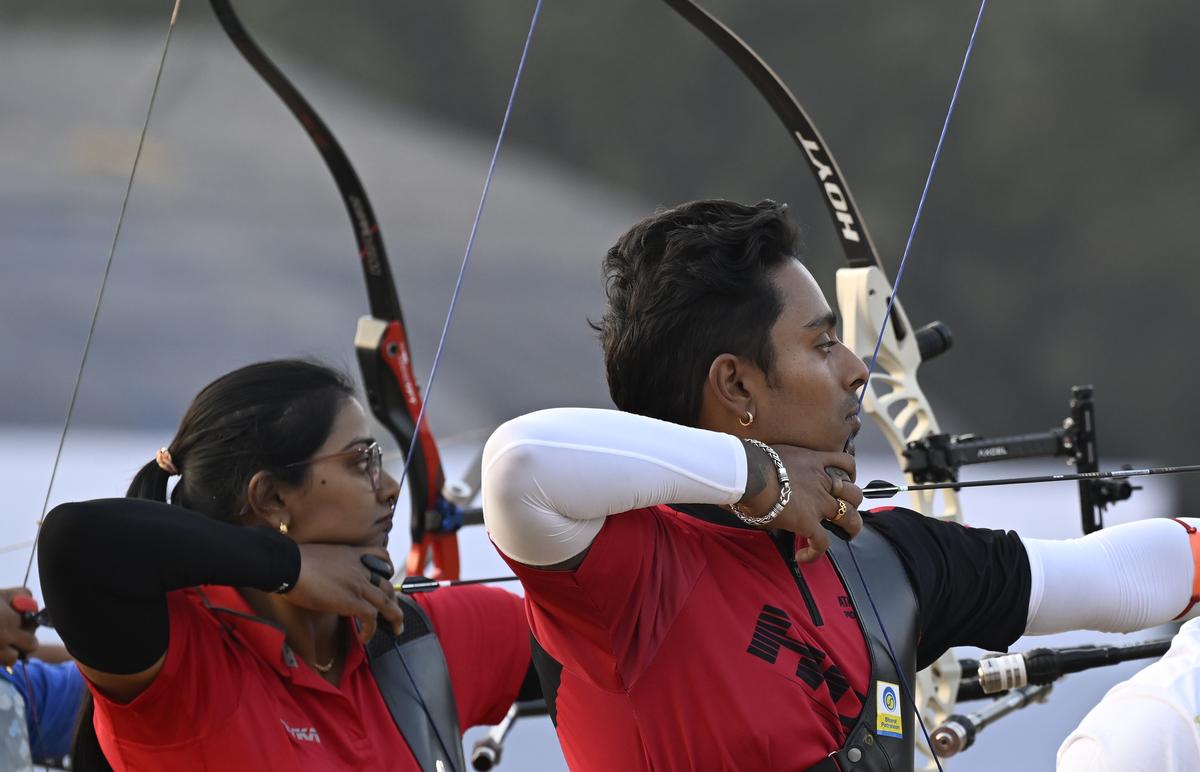 कोच राहुल बनर्जी के अनुसार, दीपिका कुमारी और अतानु दास ने अधिक पूर्णता के साथ शूटिंग का अभ्यास किया और एक्स को आगामी अंटाल्या विश्व कप के लिए अपनी तैयारी में अधिक बार मारने की कोशिश की। कोच राहुल बनर्जी के अनुसार, दीपिका कुमारी और अतानु दास ने अधिक पूर्णता के साथ शूटिंग का अभ्यास किया और एक्स को आगामी अंटाल्या विश्व कप के लिए अपनी तैयारी में अधिक बार मारने की कोशिश की।