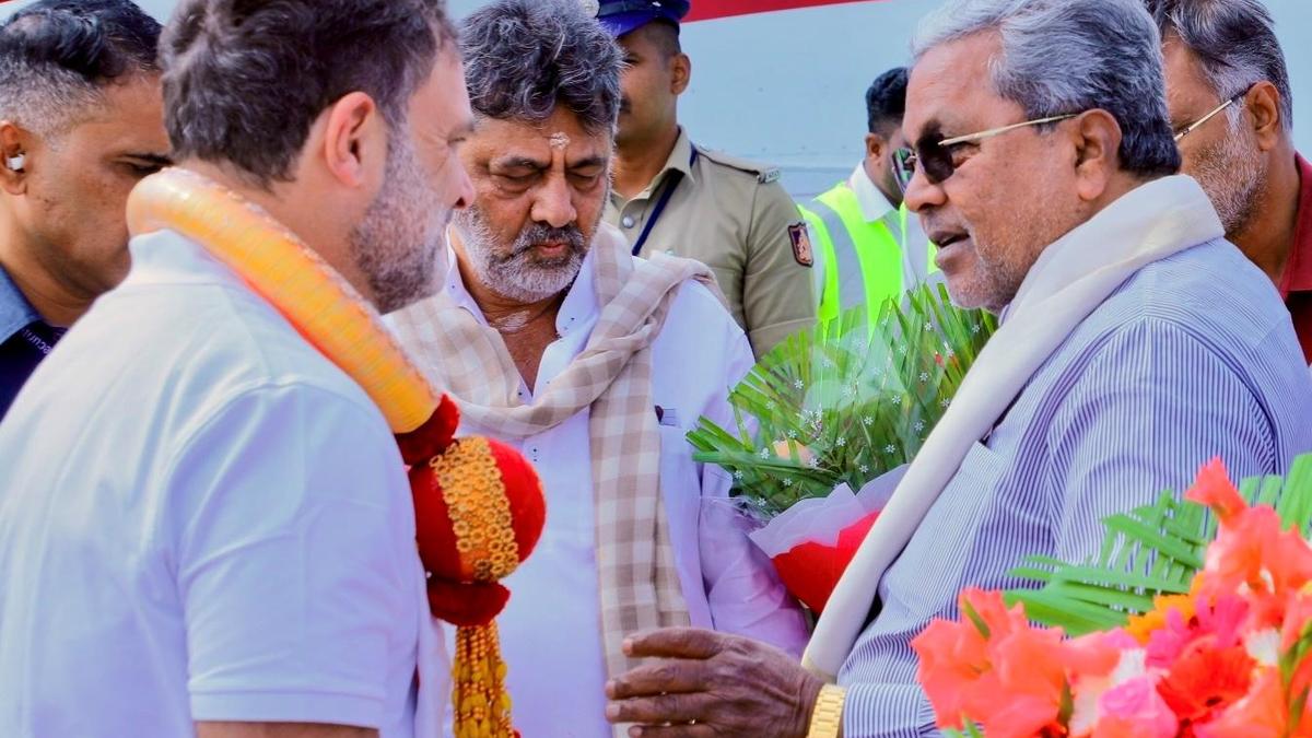 Rahul Gandhi holds discussions with Siddaramaiah, Shivakumar separately at Mysuru airport