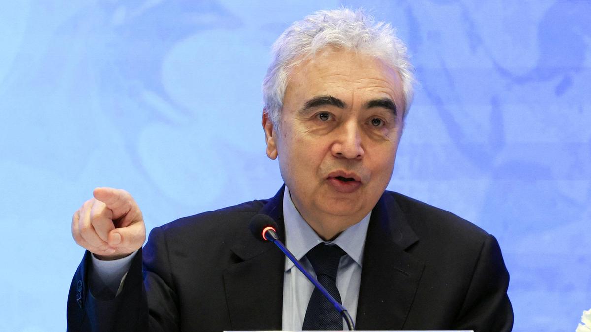 ऊर्जा की ऊंची कीमतों से निपटने के लिए घर से काम करें, हवाई यात्रा से बचें: अंतर्राष्ट्रीय ऊर्जा एजेंसी