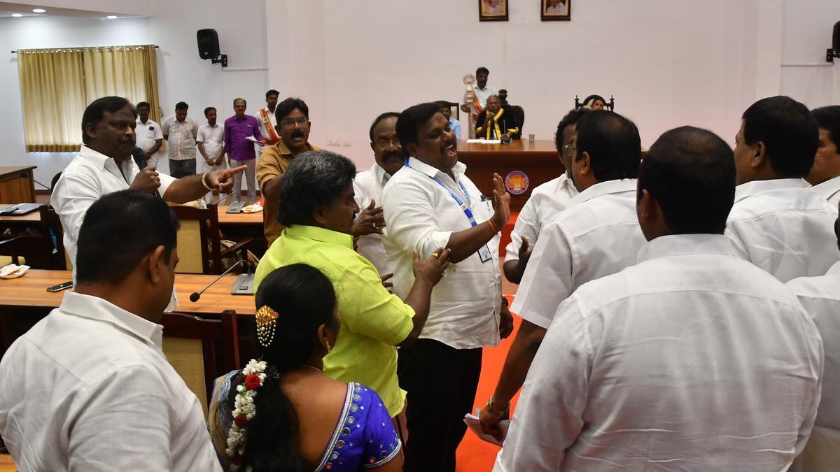 DMK, AIADMK councillors trade charges in Salem Corporation council meeting
