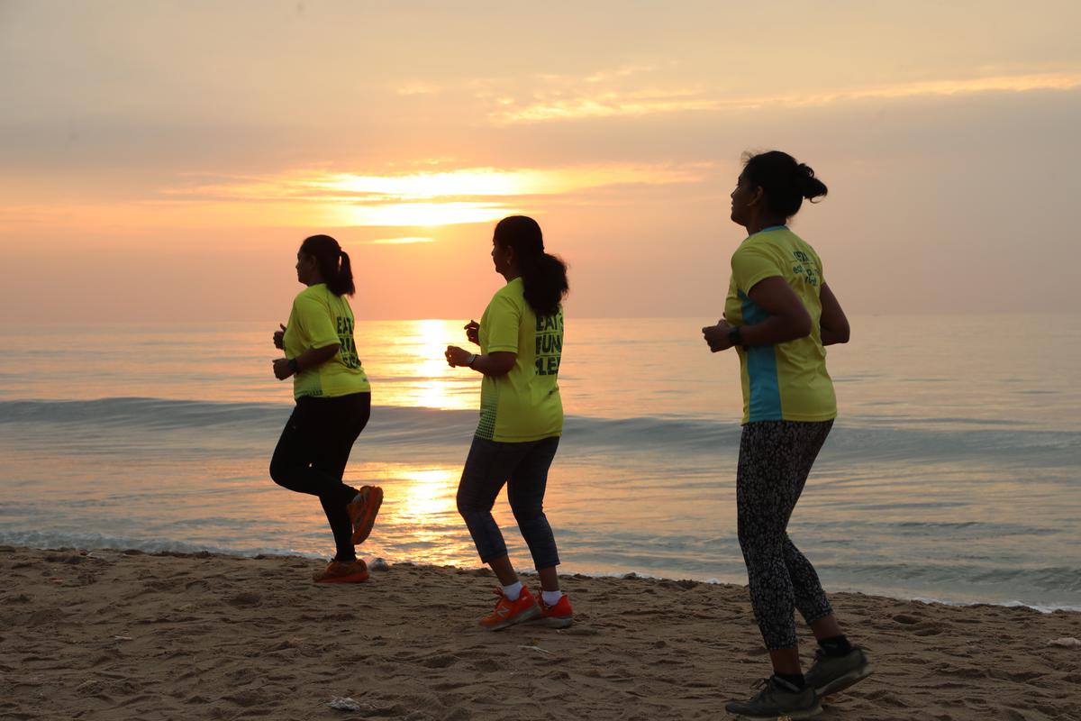 Chennai, Tamil Nadu, 06 May 2023: For Metro Plus: Runners at Chennai's Besant Nagar beach train every morning to build endurance and physical health. Akhila Easwaran/ The Hindu