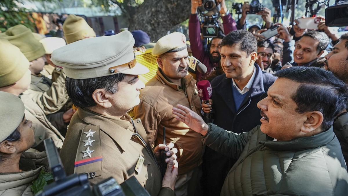 ‘Sheesh Mahal’ row: Showdown between AAP, BJP as drama unfolds outside Civil Lines bungalow