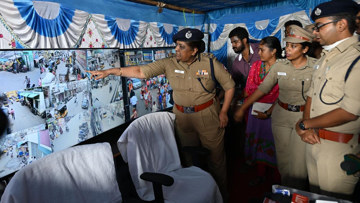 Tiruchi police step up vigil at shopping hubs ahead of Deepavali festival