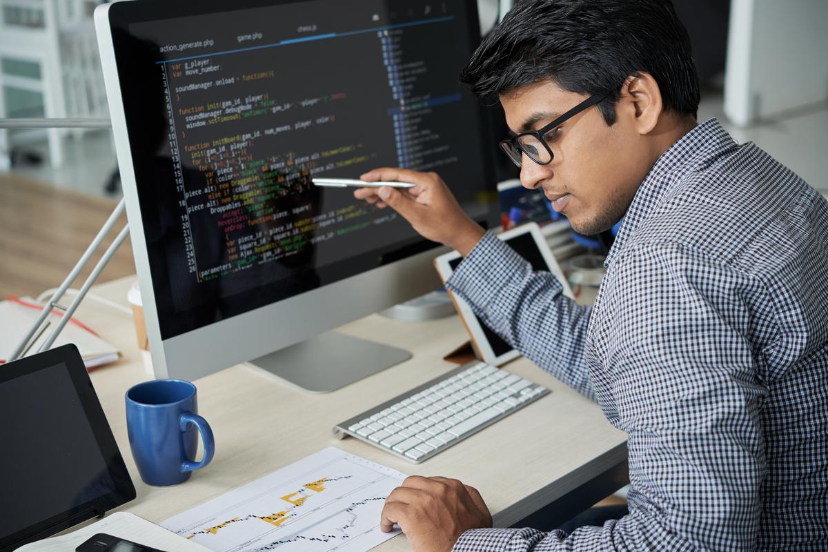 Who web. Профессия программист. Программист картинки. It специалист. Профессия Компьютерщик.