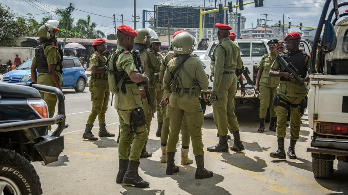 Tanzania arrests opposition leaders, blocks protest