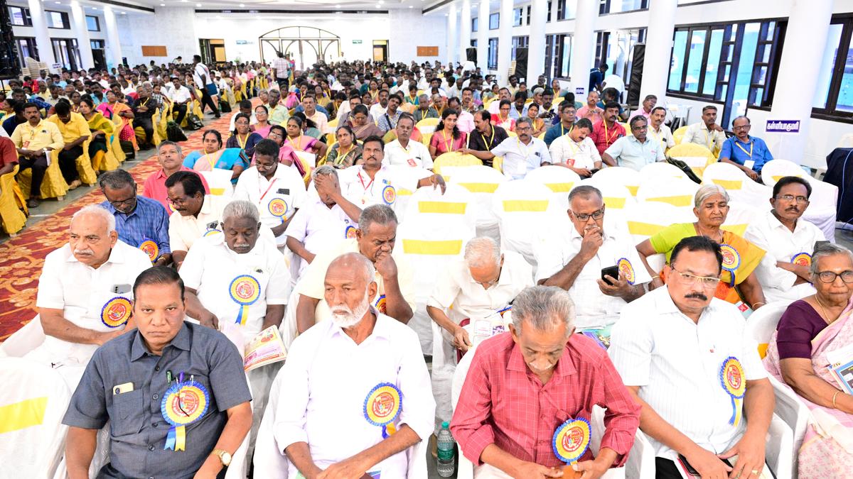 Teachers&rsquo; forum adopts resolutions against NEP, Hindi imposition