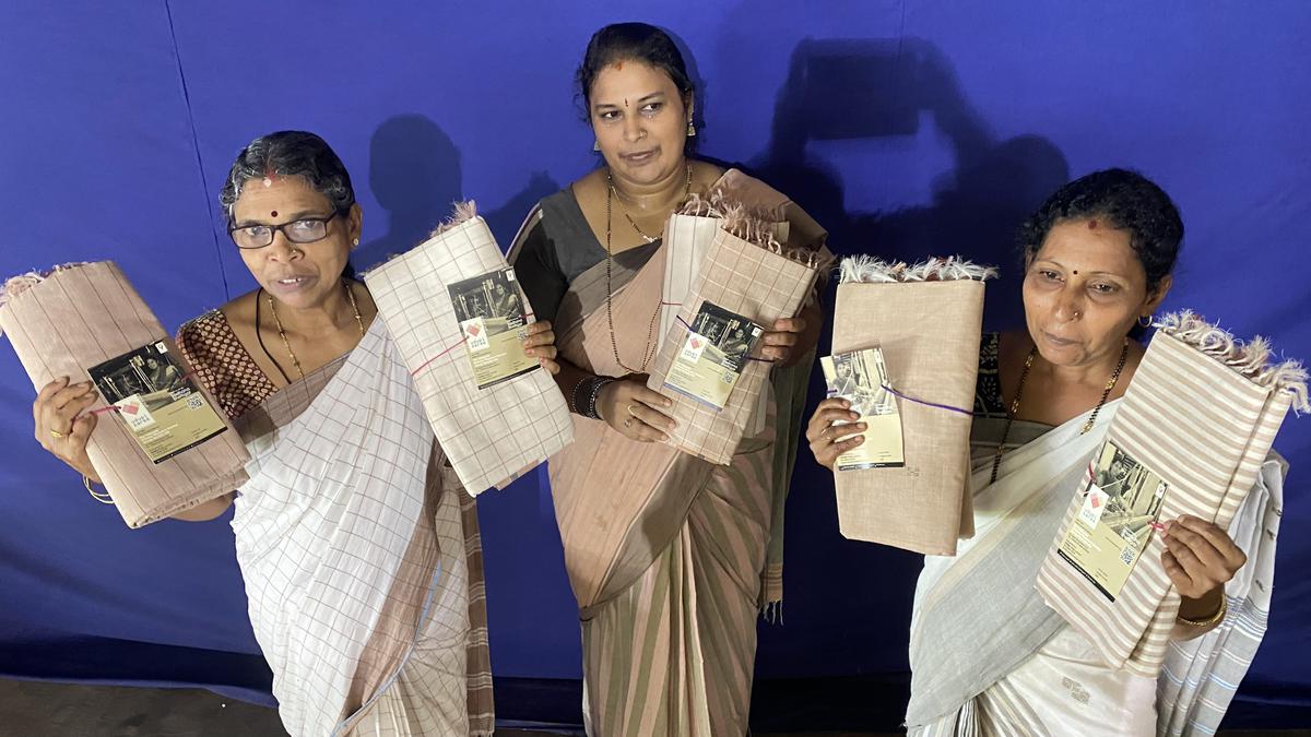 GI-certified Udupi sari dyed with arecanut ‘chogaru’ and other natural dyes launched at Talipady Weavers’ Society