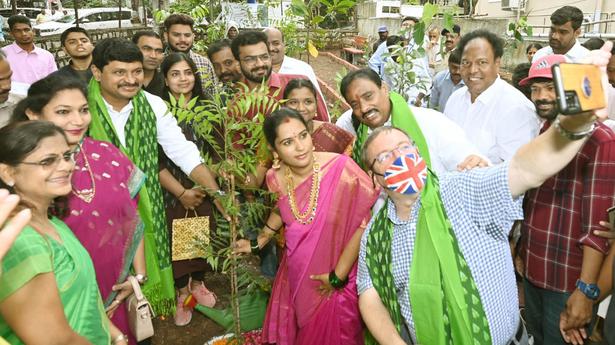 British Deputy High Commissioner joins Green India Challenge