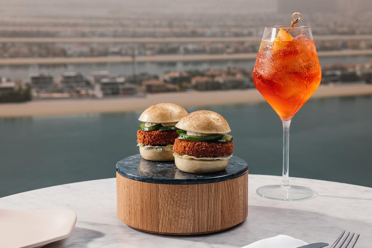 Atlantis The Royal hotel in Dubai celebrates its first anniversary 1920 cloud22 hamburgerdigamberi 10.06.24