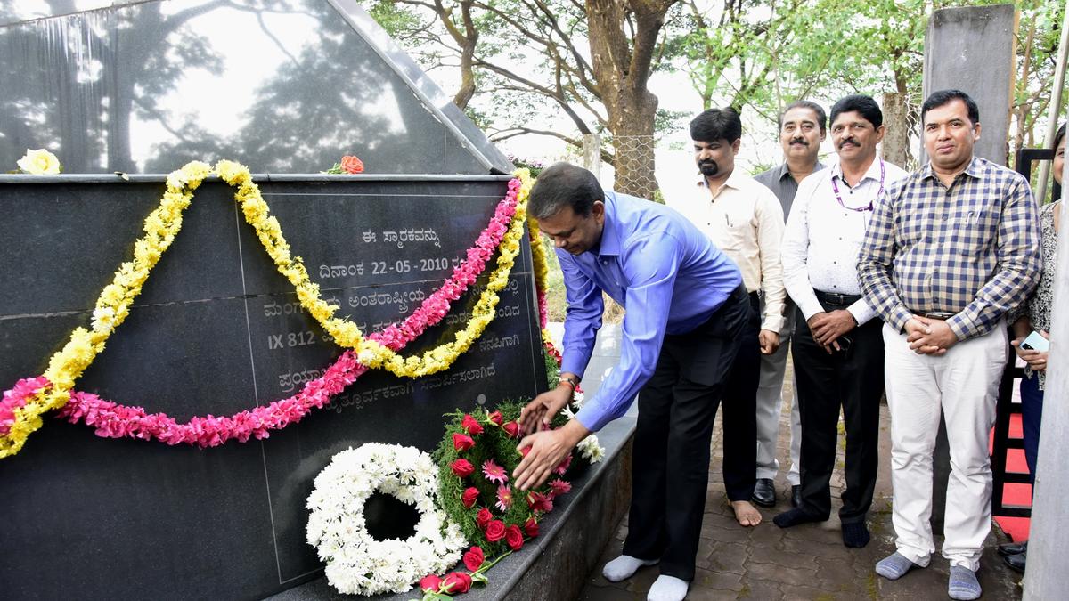 Tribute paid to Mangaluru air crash victims