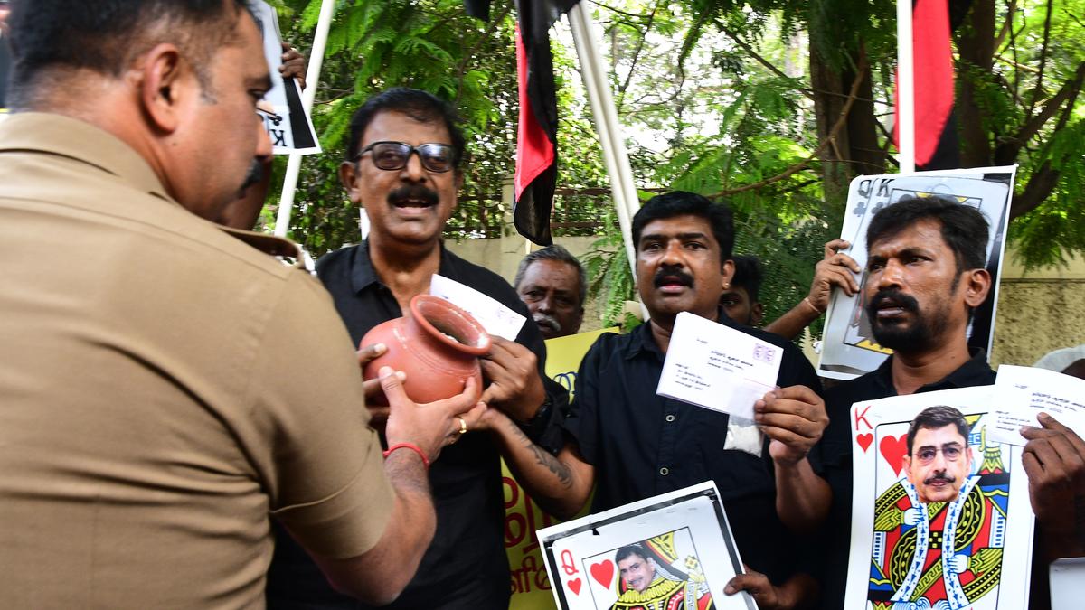 Coimbatore police arrest members of Thanthai Periyar Dravidar Kazhagam for protesting against Governor Ravi