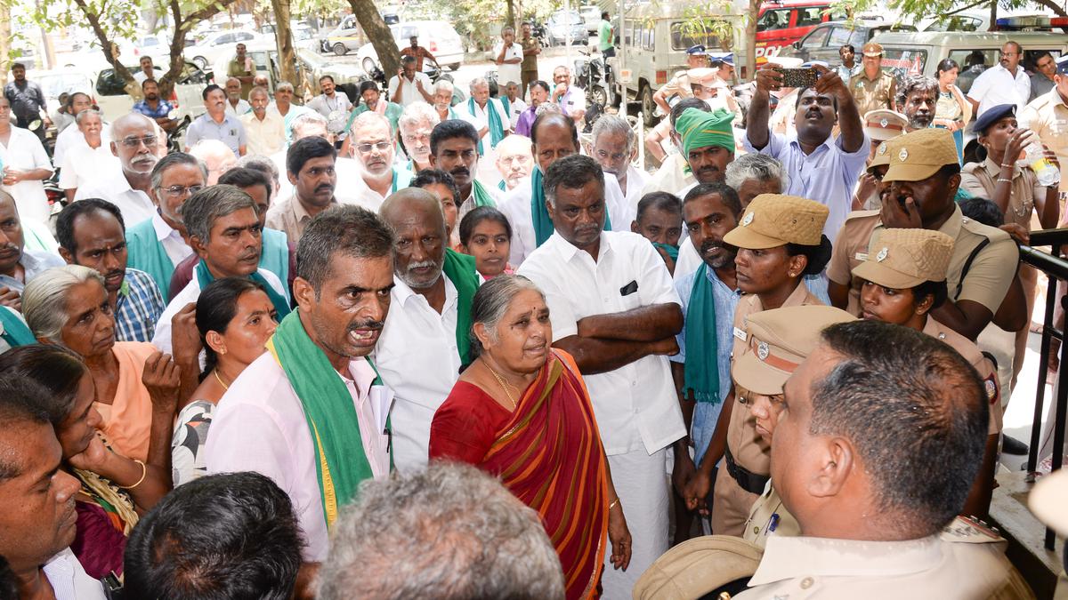 Protesting farmers removed from Erode Collectorate premises